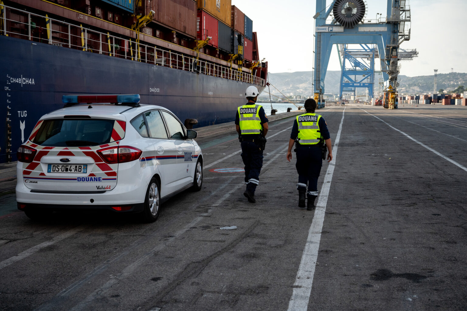 Controles de conteneurs et d'un cargo avec la BSE de Marseille port Salon Paris pour l'emploi